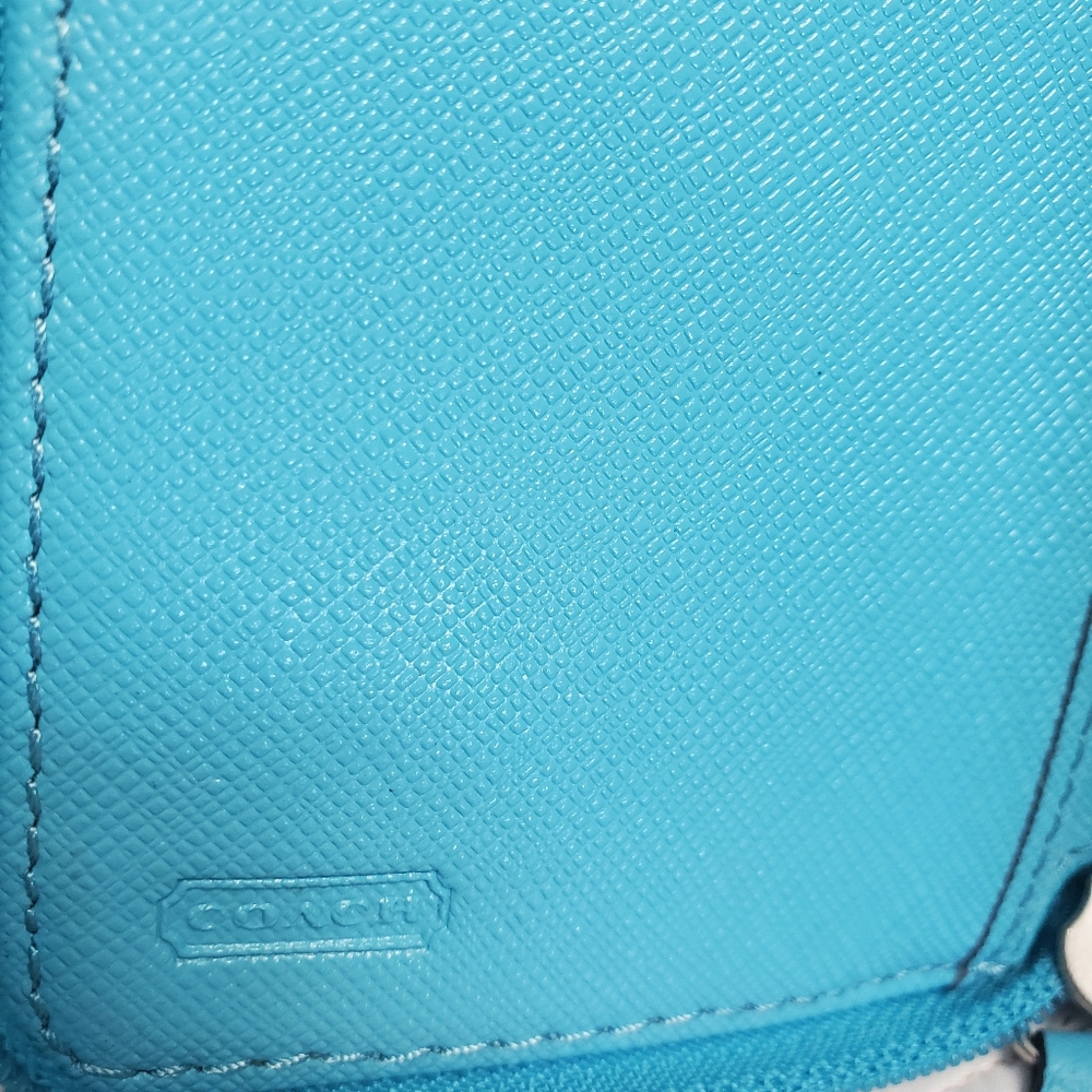 COACH small leather wristlet . - Picture 5 of 14